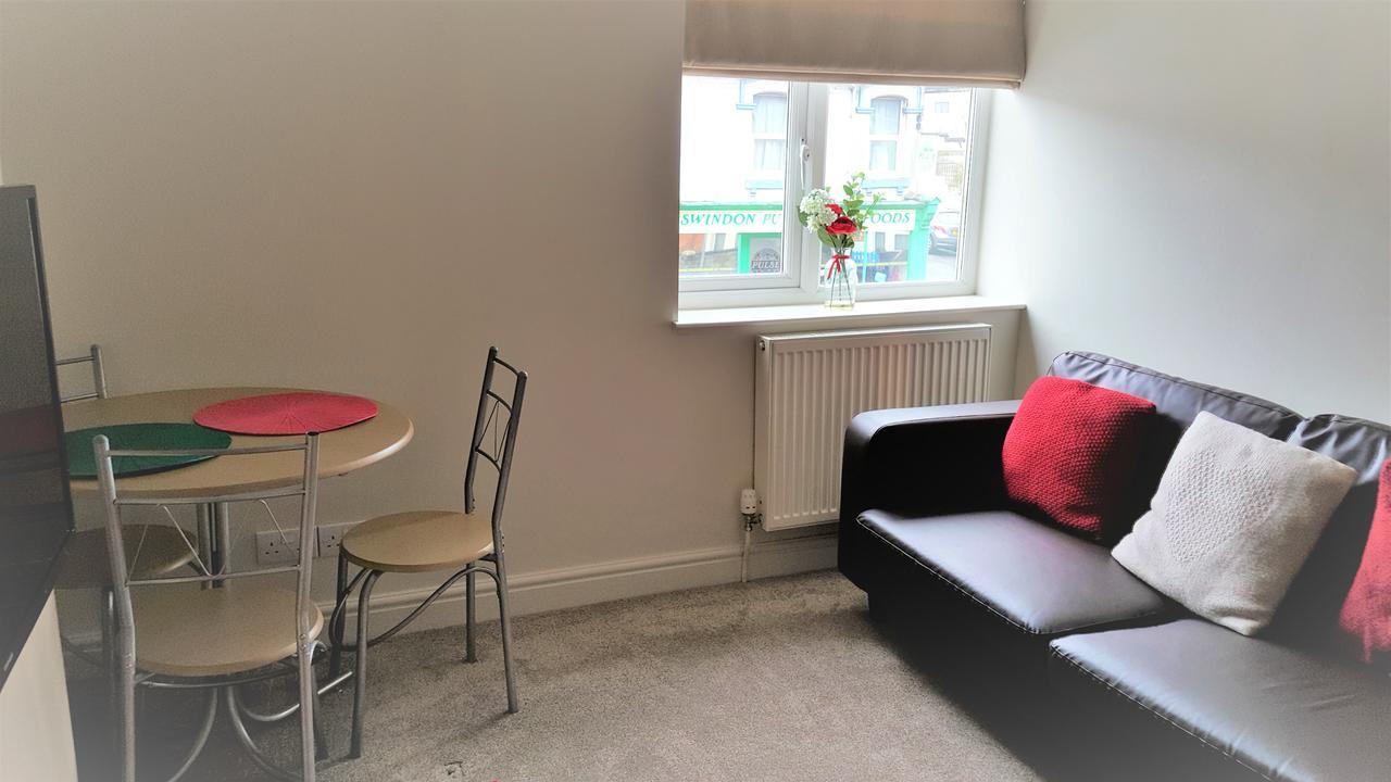 Swindon City Centre Duplex - Entercloud9Sa Exterior photo